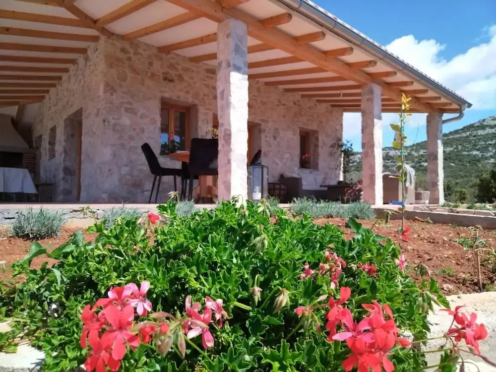 Soothing Holiday Home Green Life