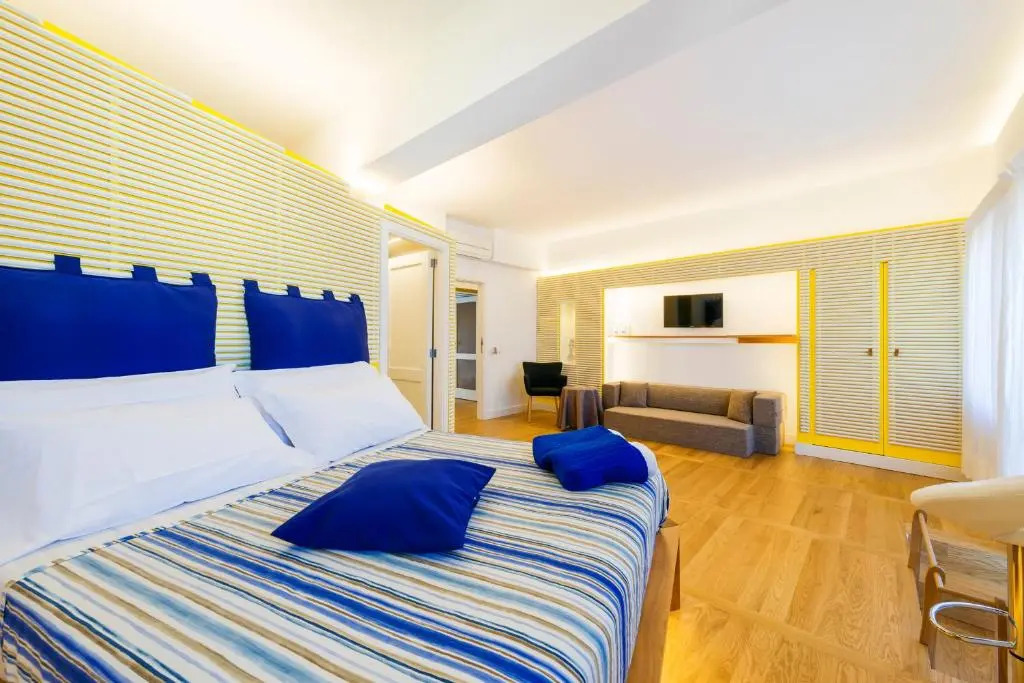 Luiselle Charming Accommodation Sorrento City Center