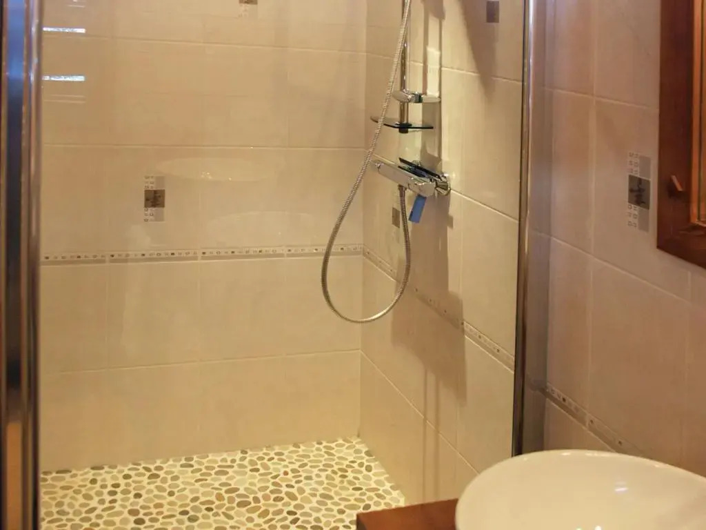 Chalet familial, 5 chambres, hammam, cheminée, près des pistes - FR-1-467-44