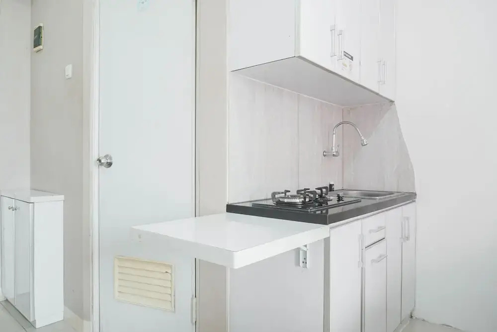 Homey And Comfortable Studio At Green Pramuka City Apartment