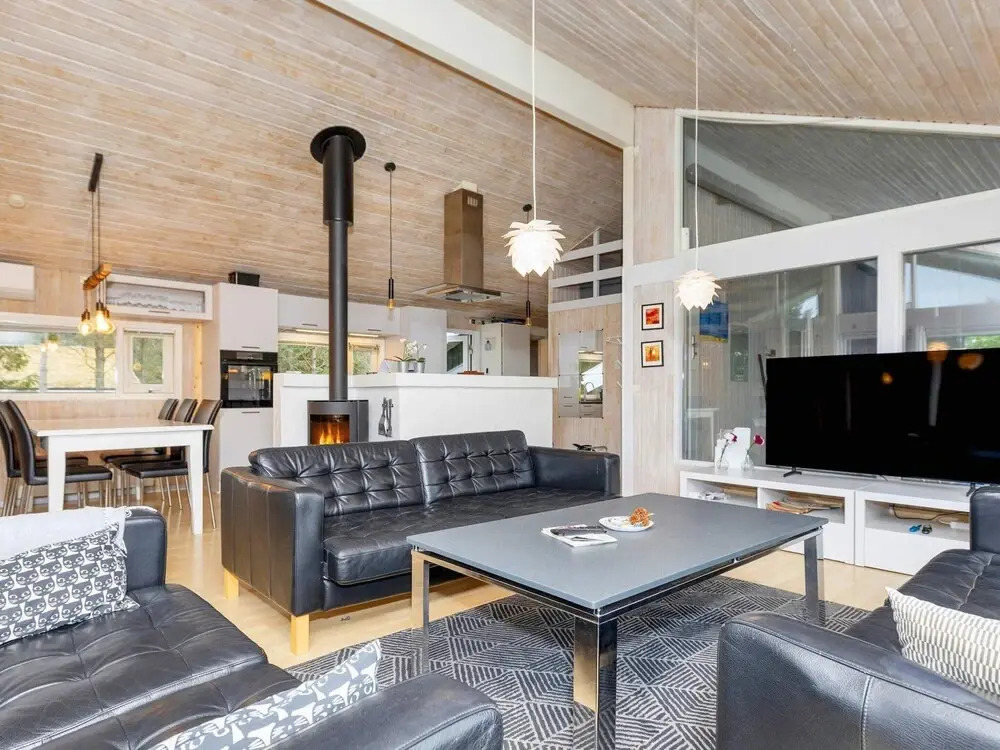 10 person holiday home in Saltum-By Traum
