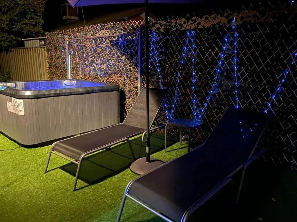 Flamingo Rentals - Modern 2-bed unit with SPA ideal for holiday and business travel