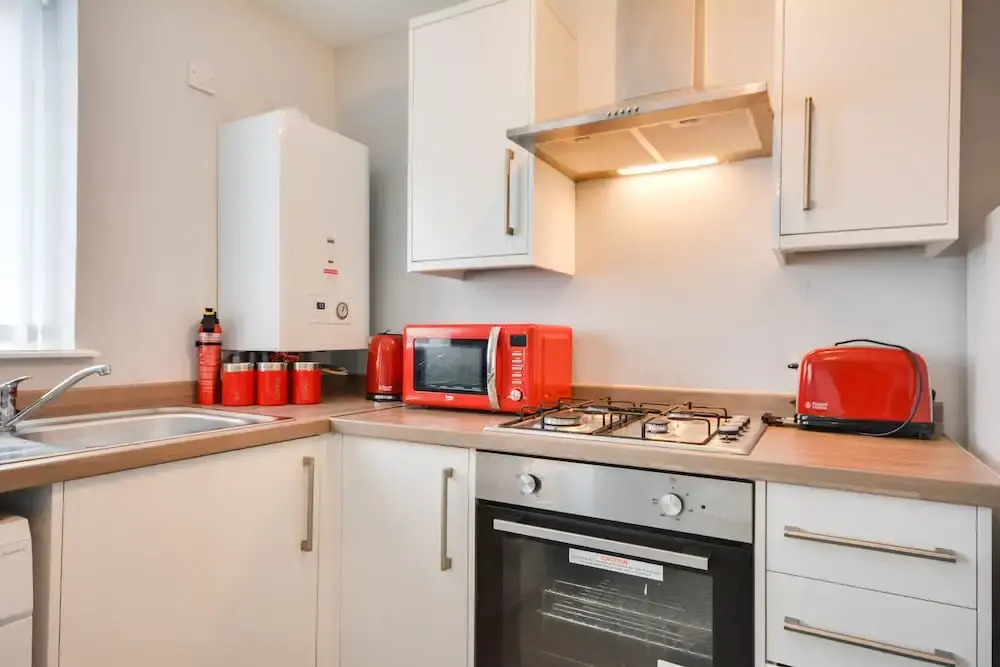 Cosy 2 Bedroom Apartment with Parking