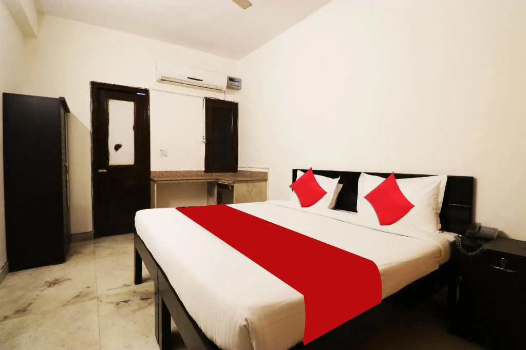 OYO 44229 Diamond Suite