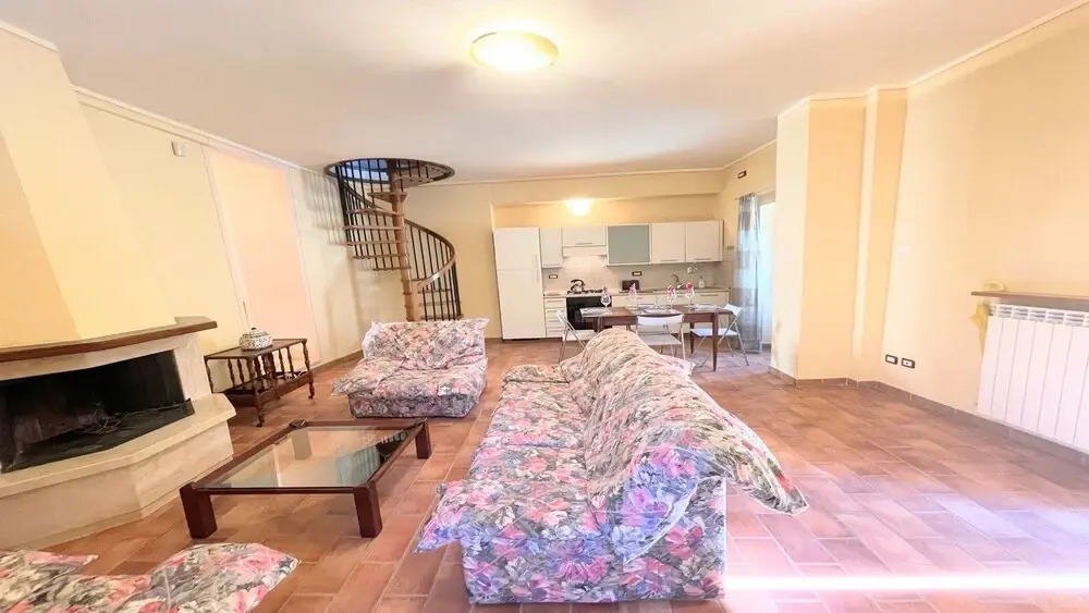 Traditional Town House Central Spoleto - car is Unnecessary - Wifi - Sleeps 10