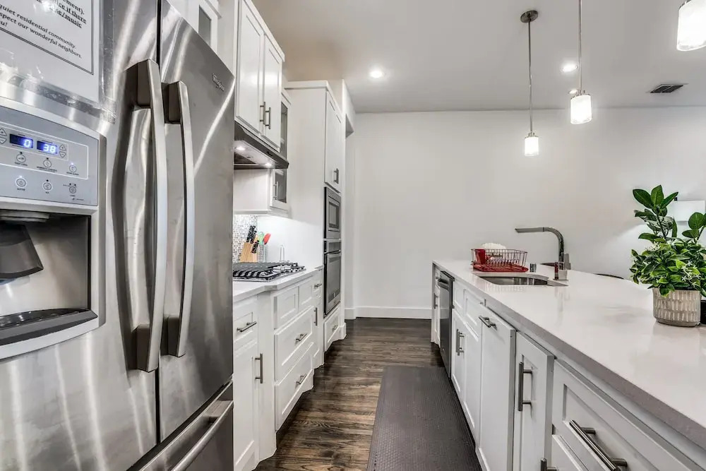 Cozysuites Luxe 3BR Uptown Home Great Rooftop