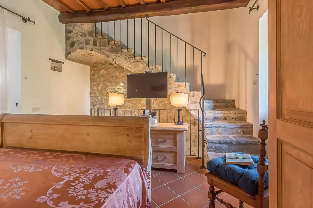 La Torre del Conte, villa with home restaurant, is located in an oasis of peace among the green Umbr-La Torre del Conte