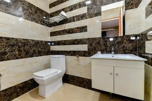 Oyo 24463 Indigo Luxury 4Bhk