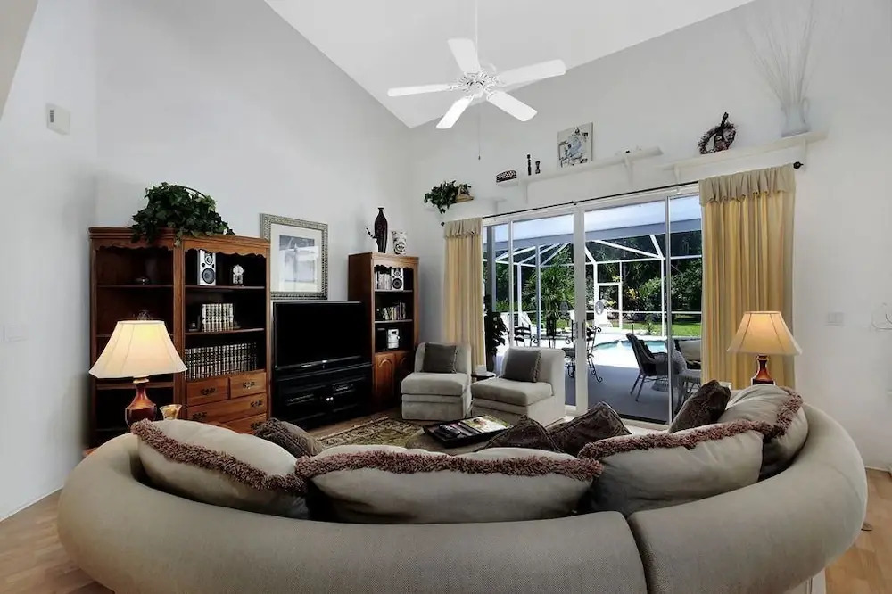 Piccadilly Cir Home