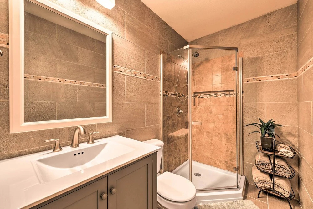 Pet-friendly Retreat w/ Yard: ~ 8 Mi to Downtown!