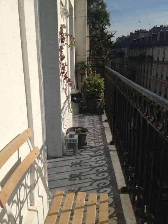Modern Studio In Paris With Balcony