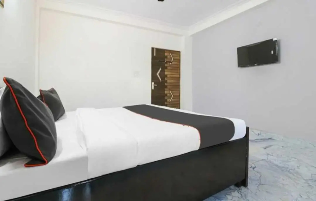 POP 92556 Hotel Shubham