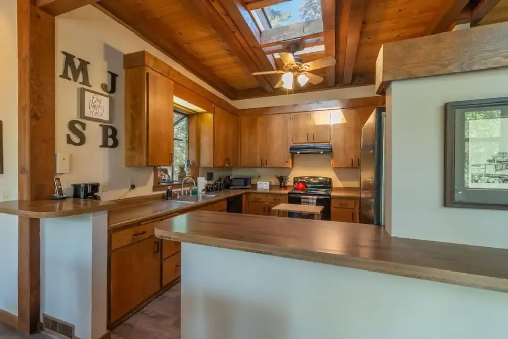 Family Friendly 3 Br/2.5 BA Full Chambers Access!