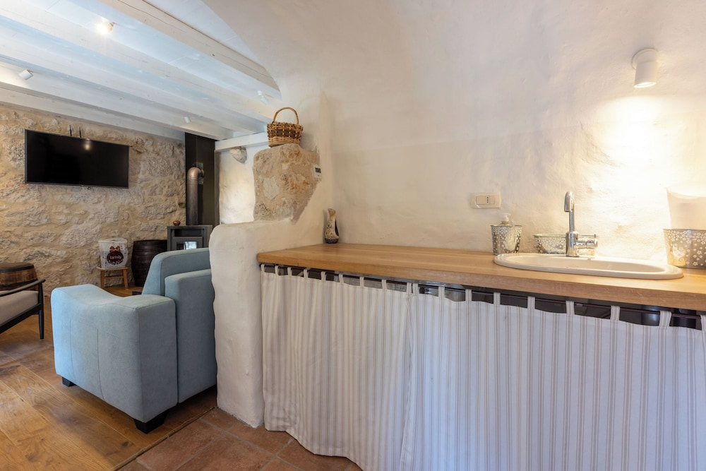 House Stara Kuca-old Stone House