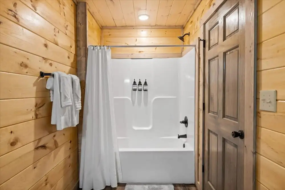 NEW - 1 Location Cabin Pool Hot Tub Arcade HL
