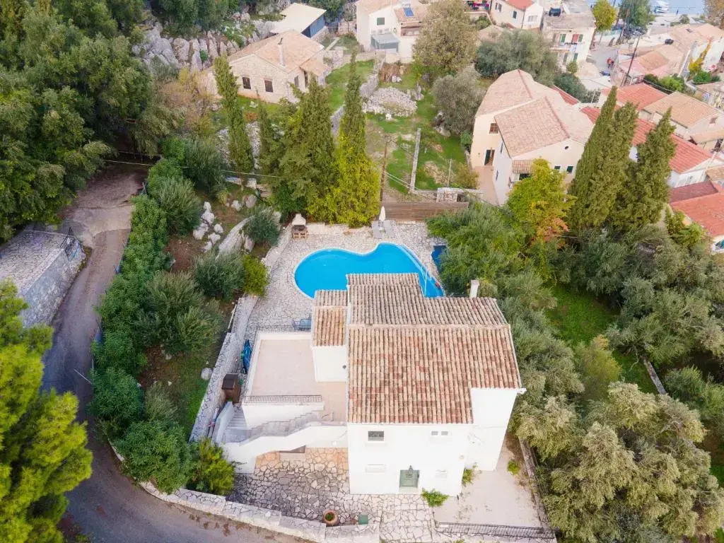 Villa Xanthe - Charming Holiday Villa with Private Heatable Pool in Kassiopi
