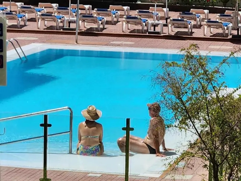 Las Camelias Apartments