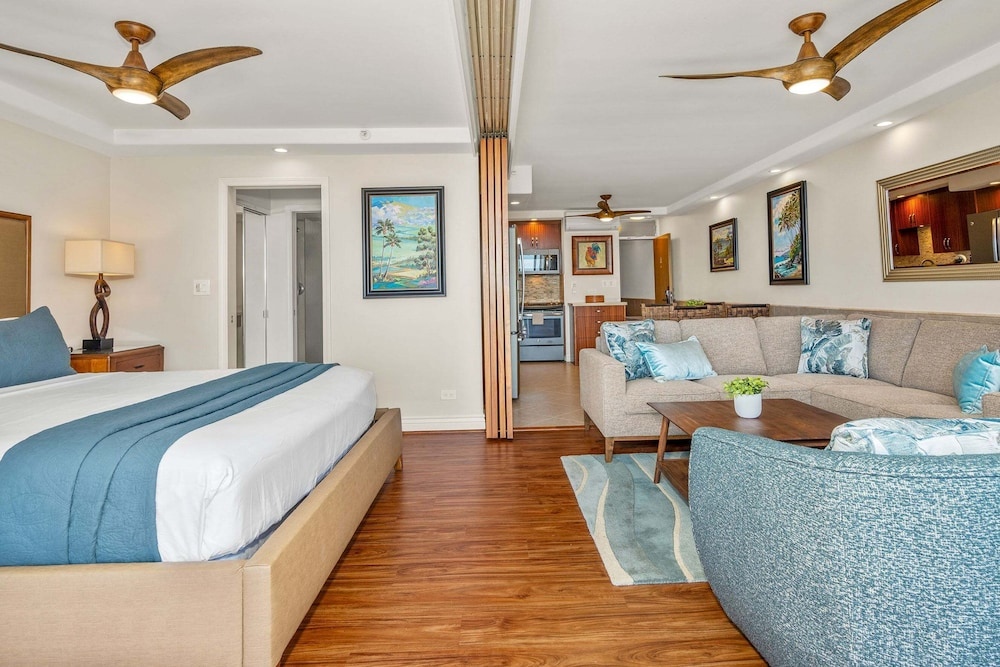 Mana Kai 811 - Oceanfront, Top Floor, Stunning Renovation, 2br, Kings, Split AC