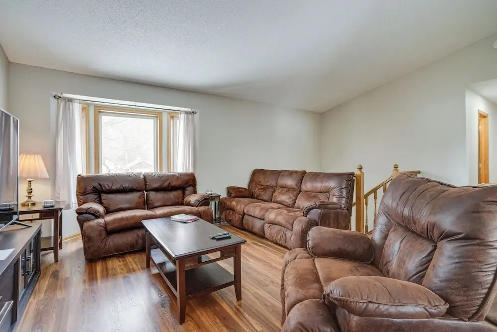 2 Mi to Super Rink: Sporty Group Getaway in Blaine