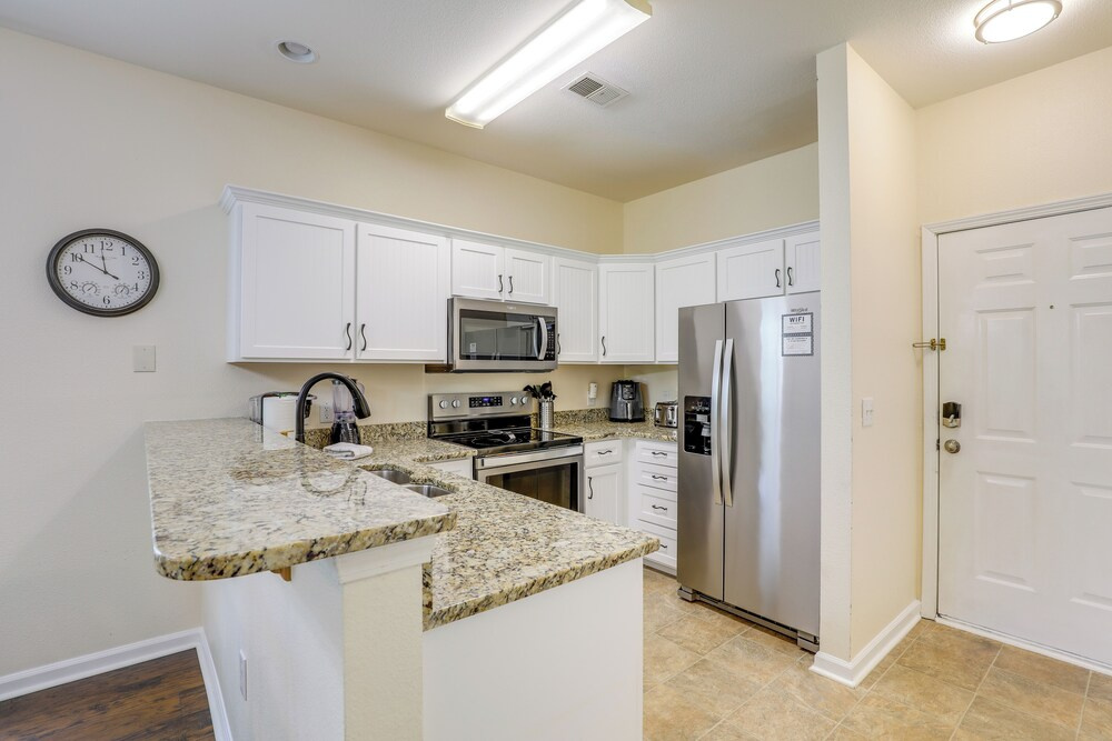 Ground-floor Myrtle Beach Condo w/ Community Perks