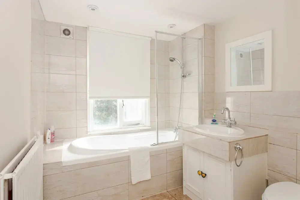 Beautiful 5 Bedroom Home With Garden in South Kensington