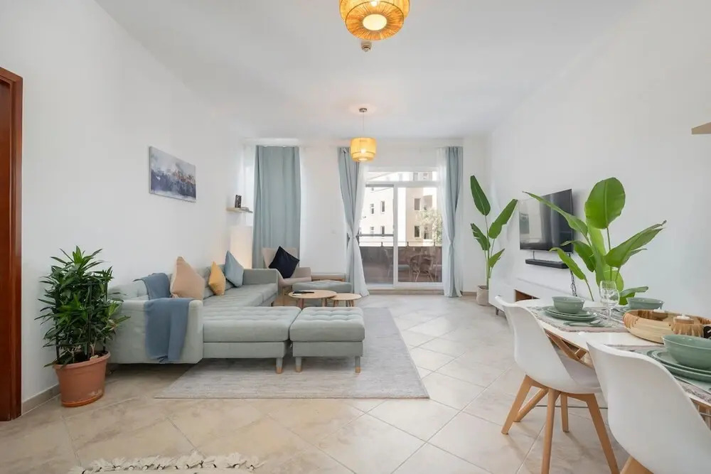 Cozy 1-bedroom Apartment for 5 in Motor City