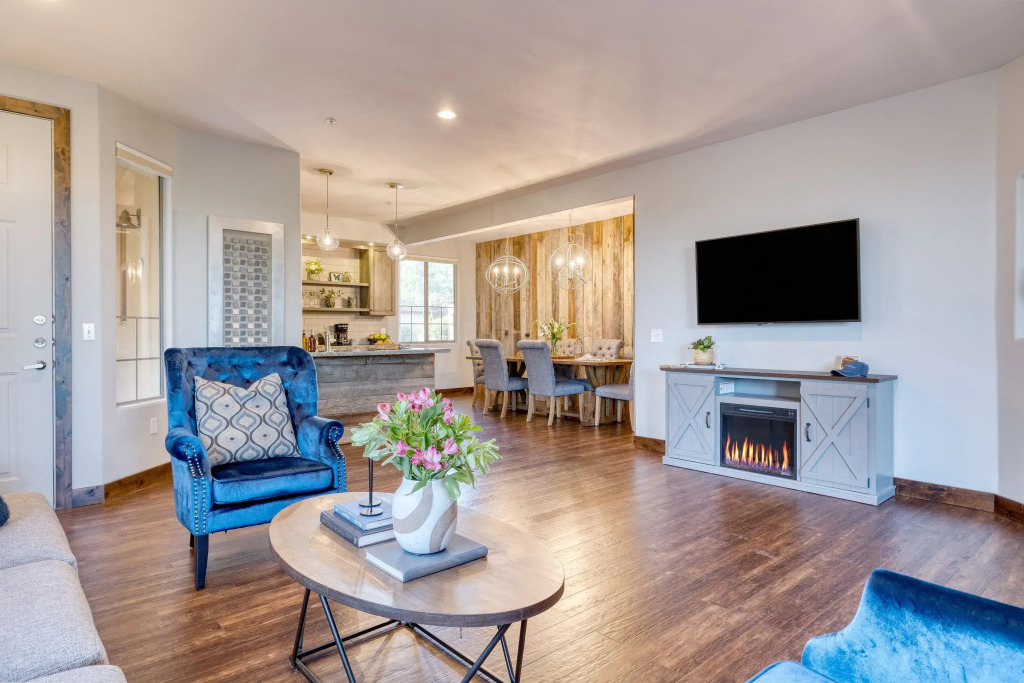 Desert Village Vista by Avantstay Patio w/ Fire Pit, Pool Access
