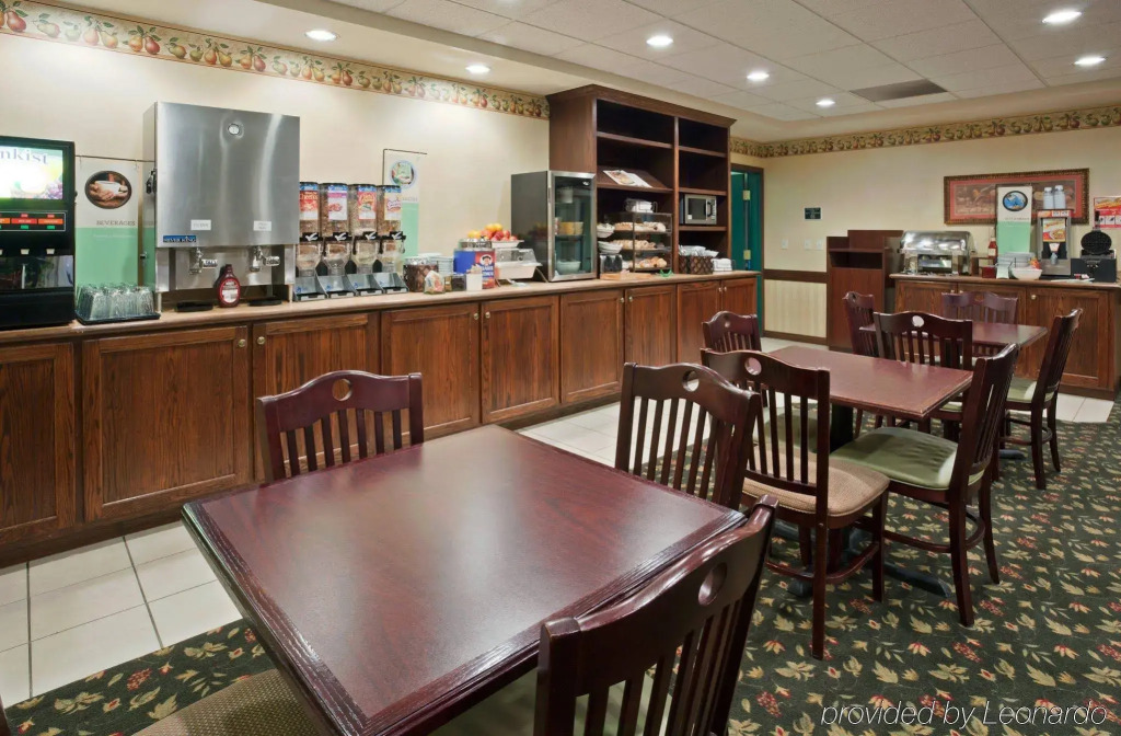 Country Inn & Suites by Radisson, St Cloud East, MN