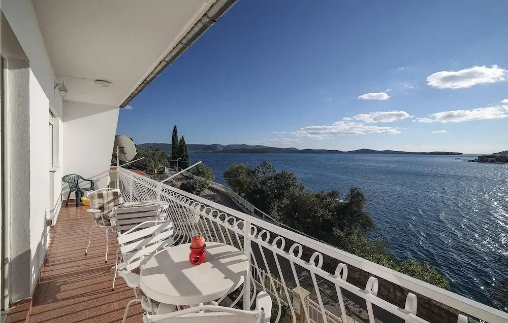 Amazing Home in Brodarica With Wifi and 3 Bedrooms