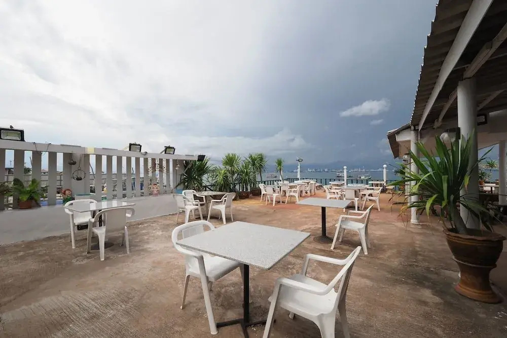 OYO 1100 Chidlom Resort