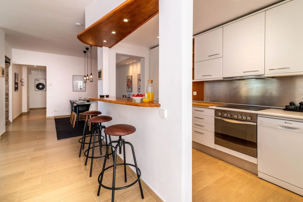 Newly renovated 3 bedroom apt next to Puerto Banús