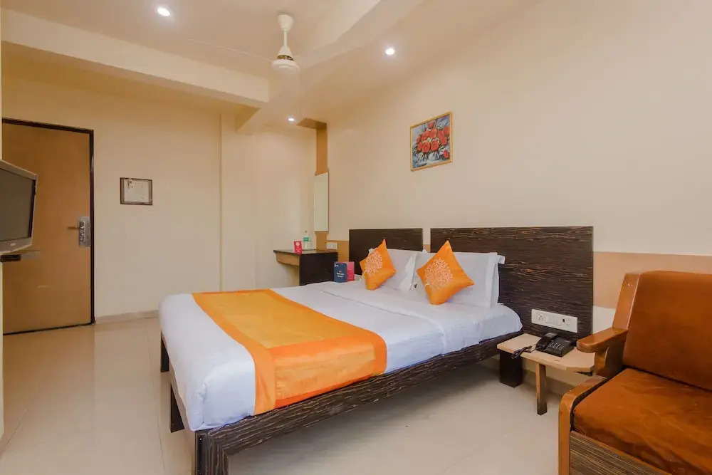 OYO 10382 Hotel Saffron Suites