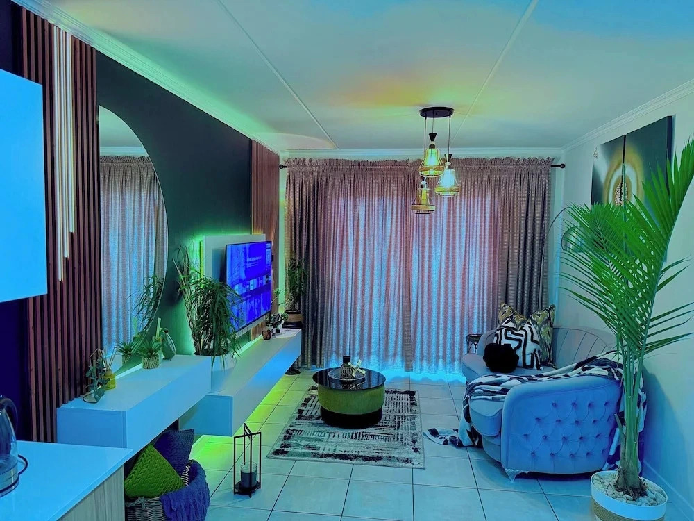 Cozy Home in Greenpark Boksbug by OR Tambo Airport
