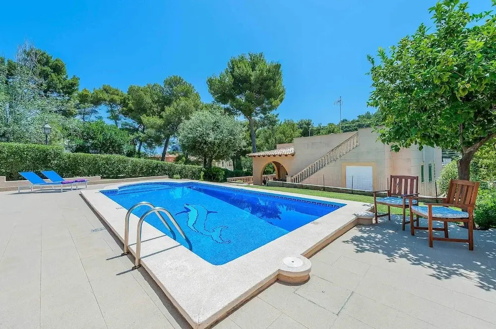 Villa Las Flores by Villa Plus