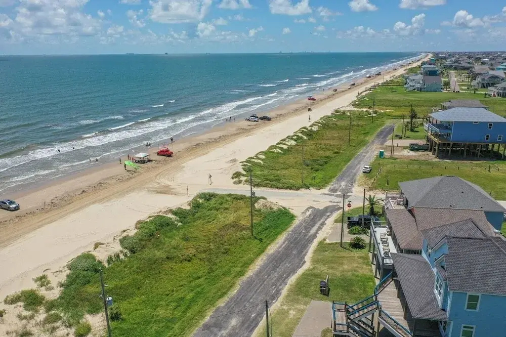 A La Playa 2 Bedroom Home by RedAwning