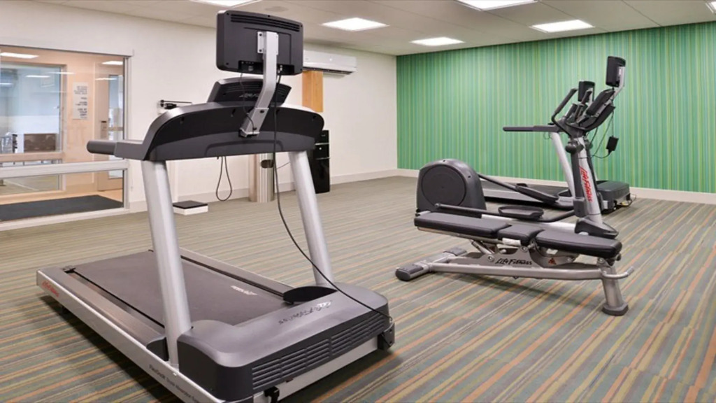 Holiday Inn Express & Suites Parkersburg East by IHG