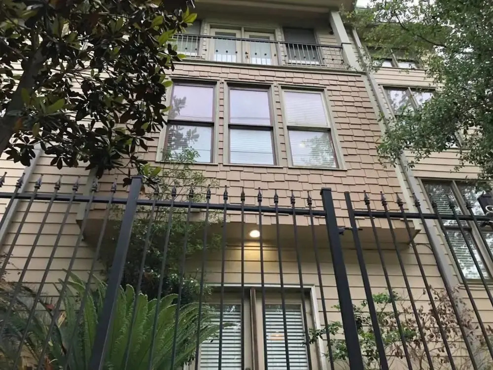 4 Story Rooftop - Executive Corporate Housing