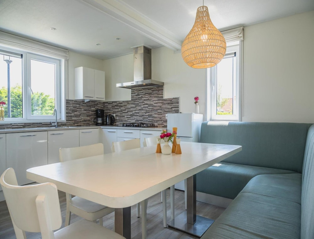 Modern, Spacious, Detached Holiday Home, Near Alkmaar