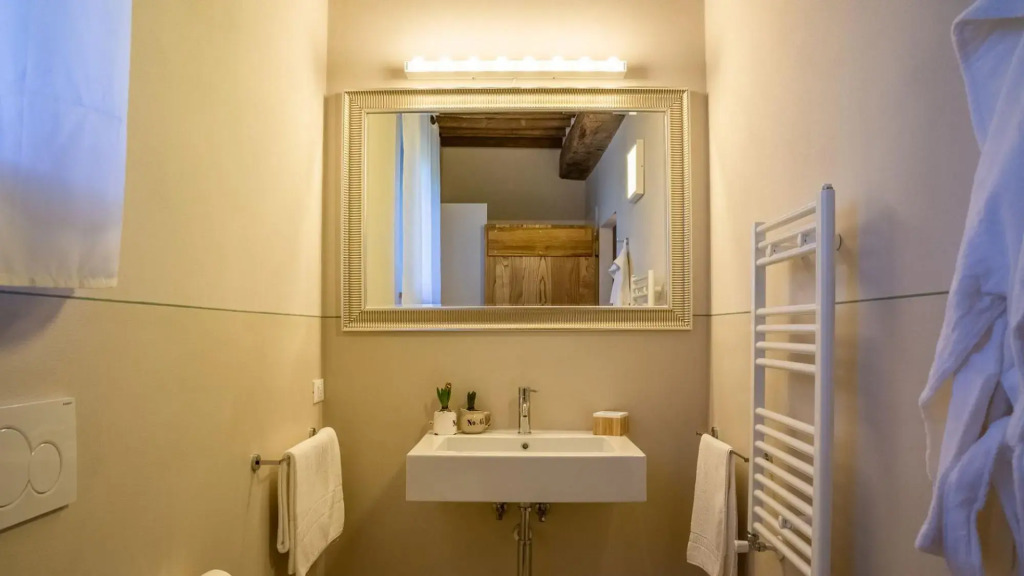 Thermal water and relaxation in Val D'Orcia-Podere La Piscina