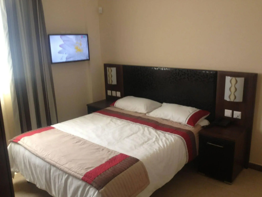 Grand Harbour Hotel