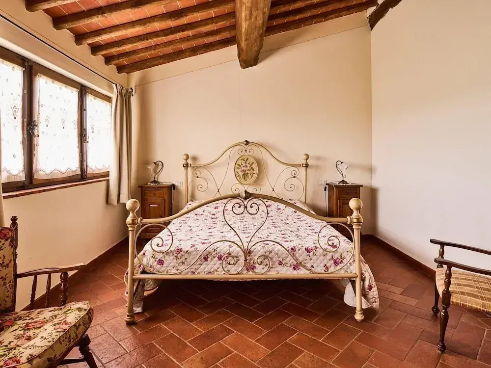 Farmhouse in Chianti With Pool and Garden