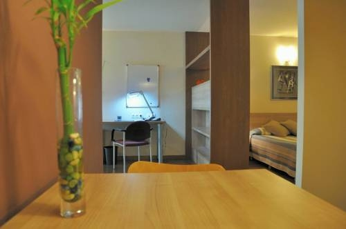 Residencia Universitaria Resa Hernan Cortes