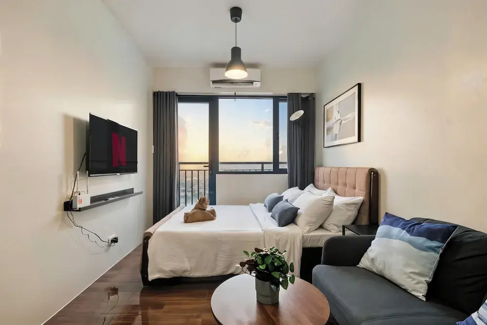 Room-makati Penthouse Studio With City V