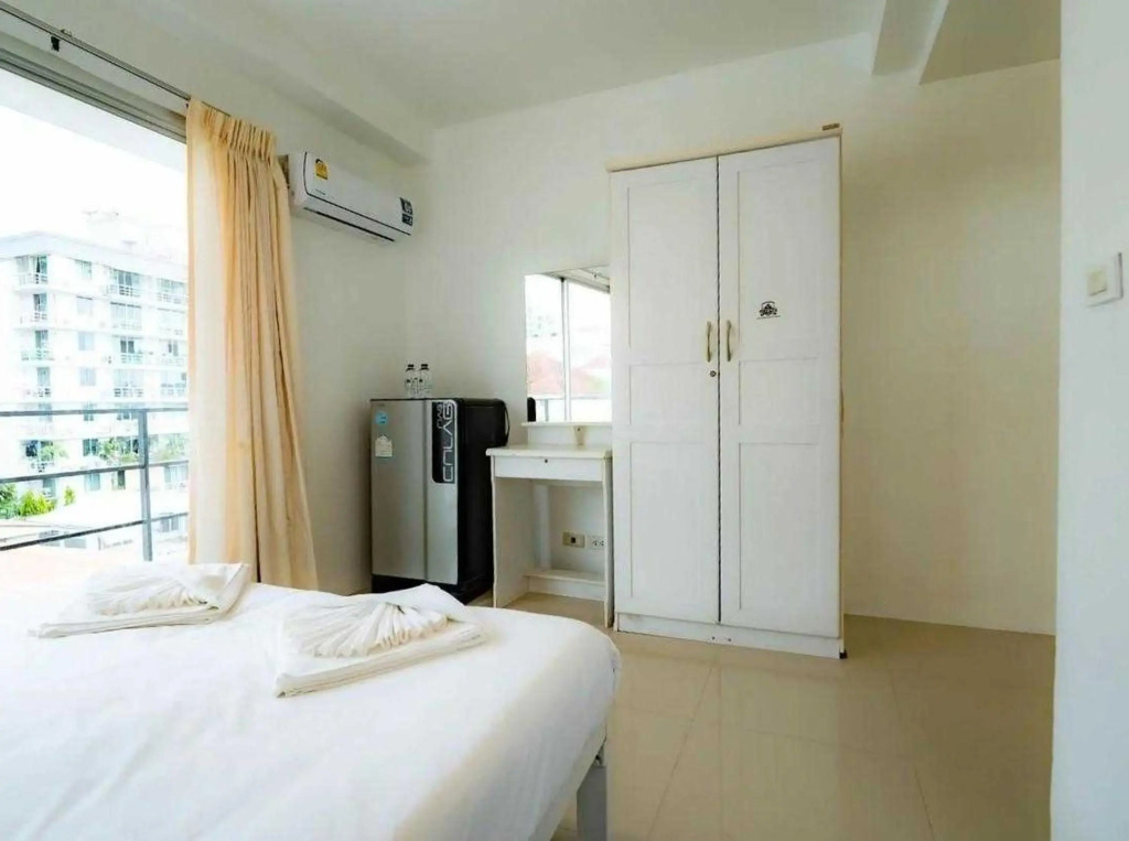 RQ Bangkok Sukhumvit 50 by Collection O