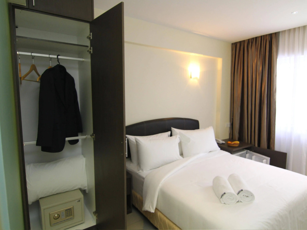 Sunbow Hotel Residency