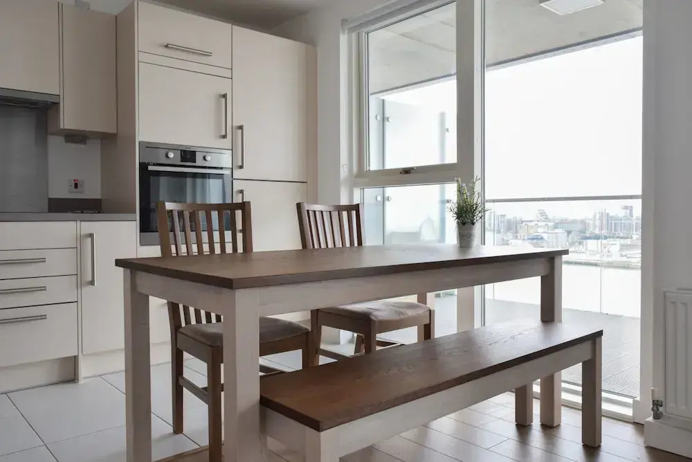 2 Bedroom Riverside Flat in Greenwich With Large Balcony