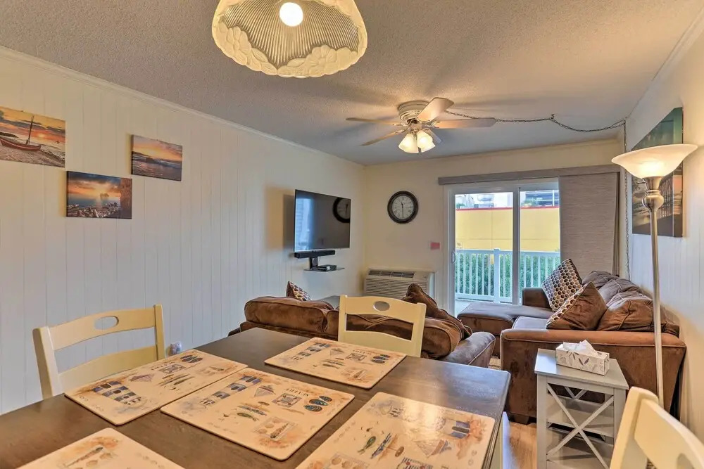 Walk to Ocean: Cozy Condo in North Myrtle Beach!
