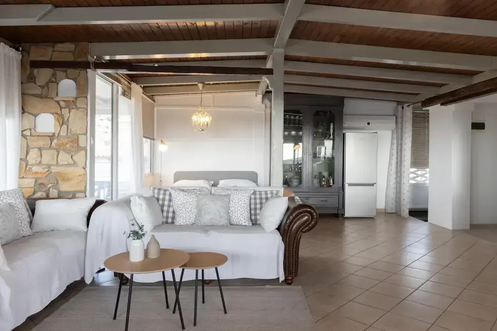 Sunny Loft with a Panoramic View