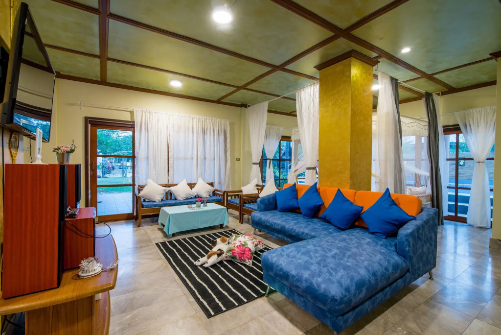 The Queen Park Beach Pool Villa