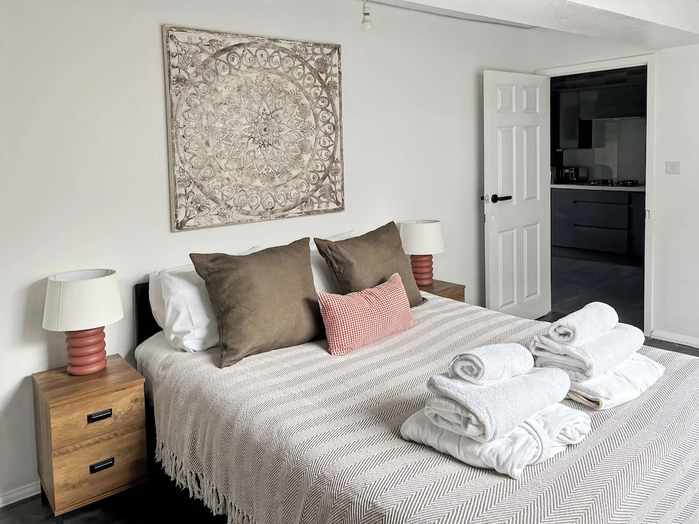 Relaxing Getaway With Hot Tub Sauna Sleeps 6